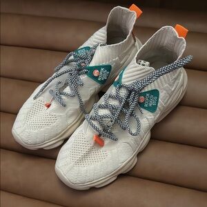 Stylish tennis shoes in new condition